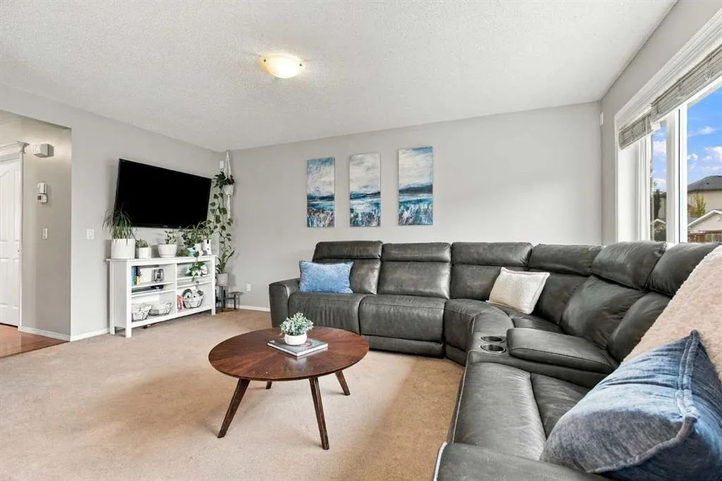 115 Evansmeade Crescent NW