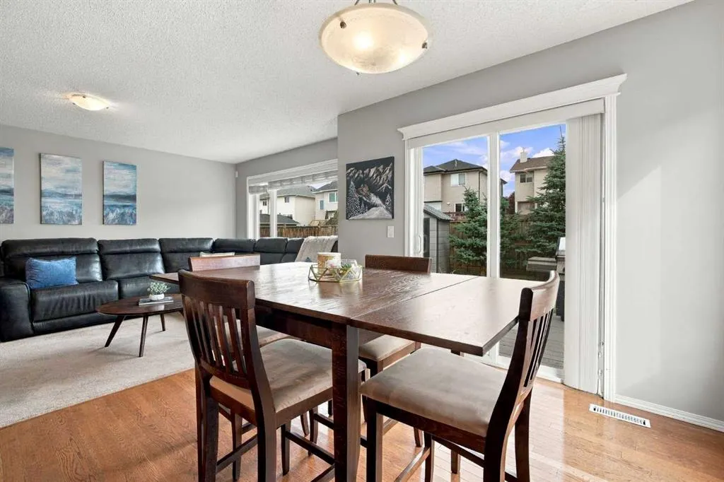 115 Evansmeade Crescent NW