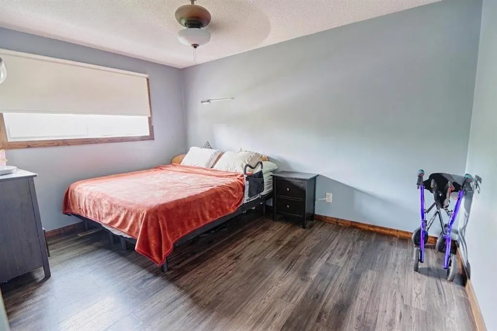 32 Lemoyne Crescent W