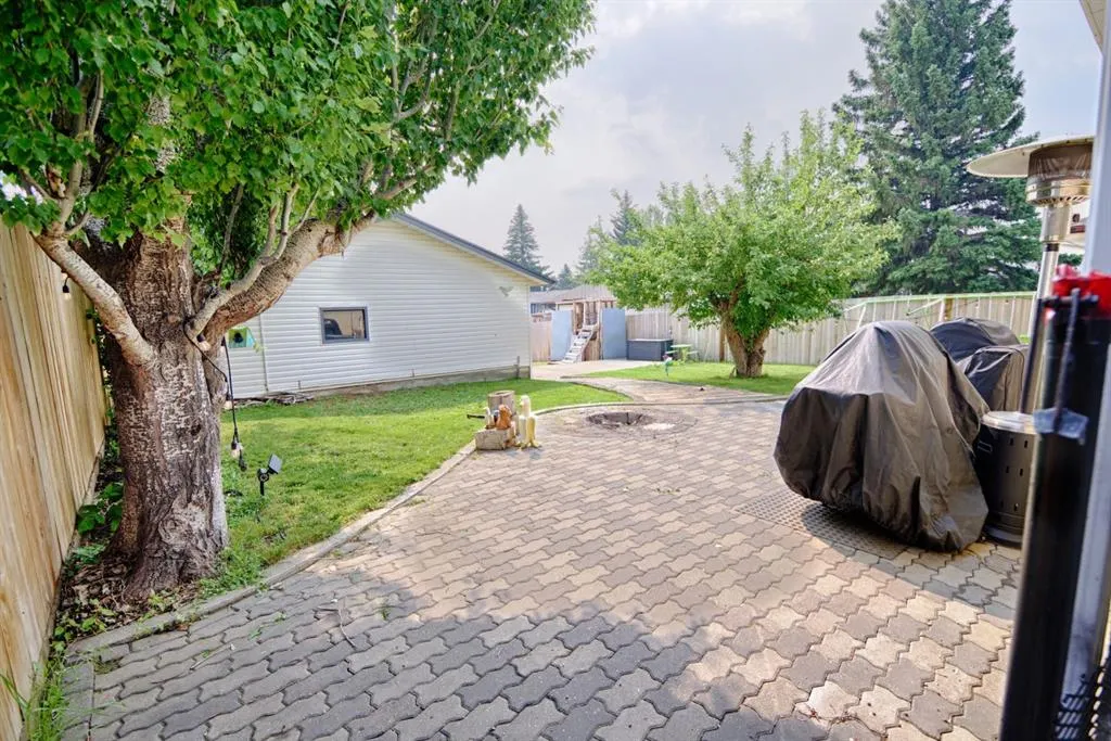 32 Lemoyne Crescent W
