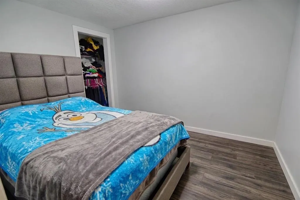 32 Lemoyne Crescent W