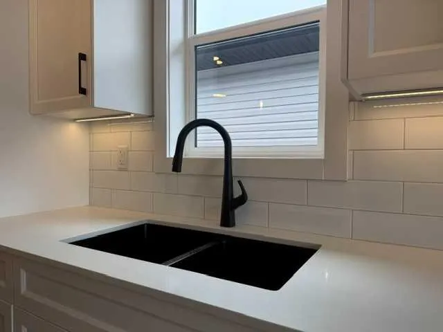 60 Gray Close