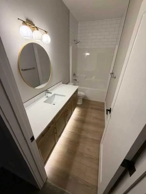 60 Gray Close