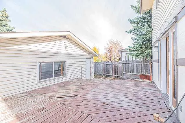 136 Castleridge Drive NE