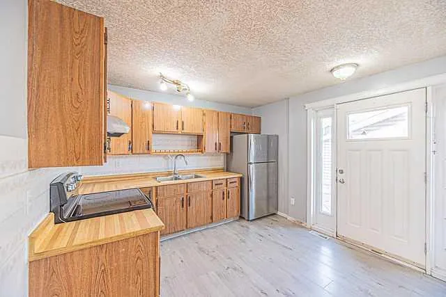 136 Castleridge Drive NE