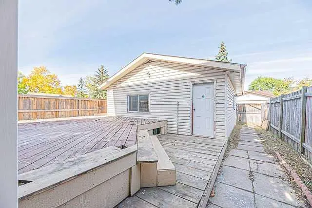 136 Castleridge Drive NE