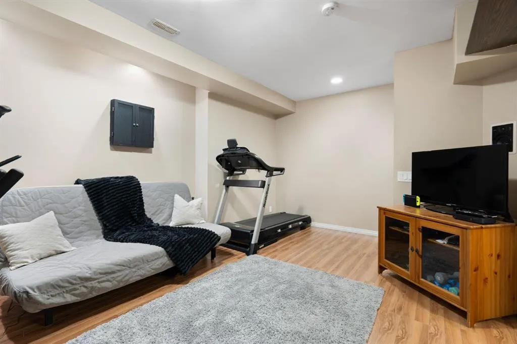 70 Walden Manor SE