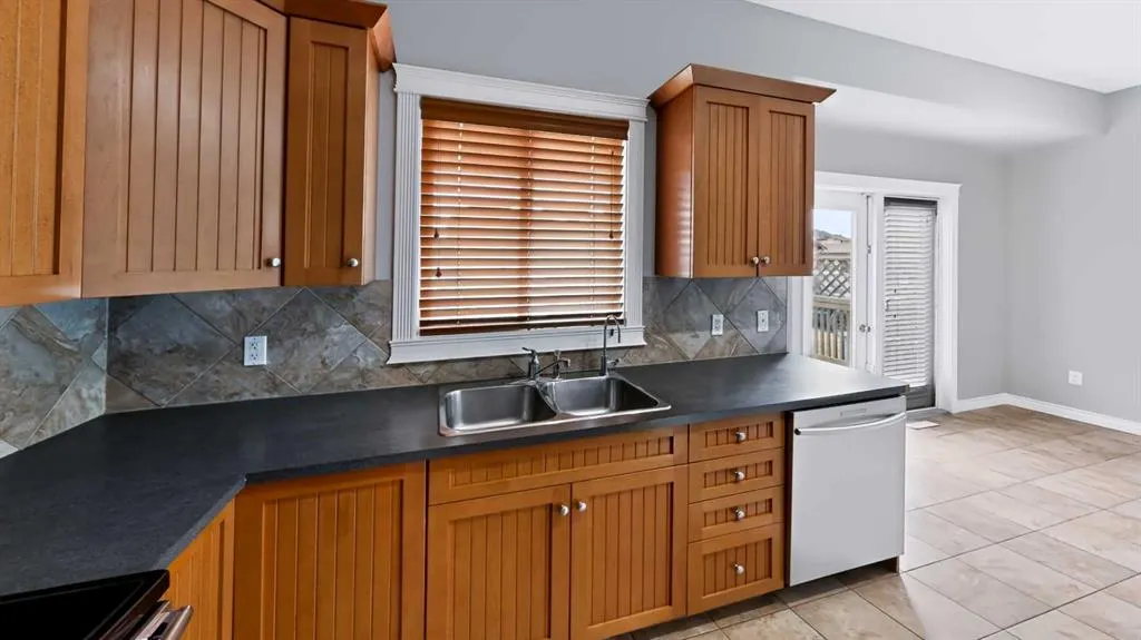 100 Fireweed Crescent