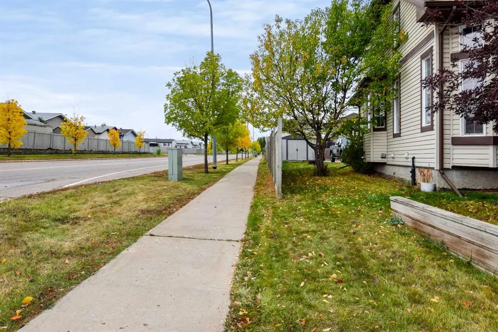 100 Fireweed Crescent