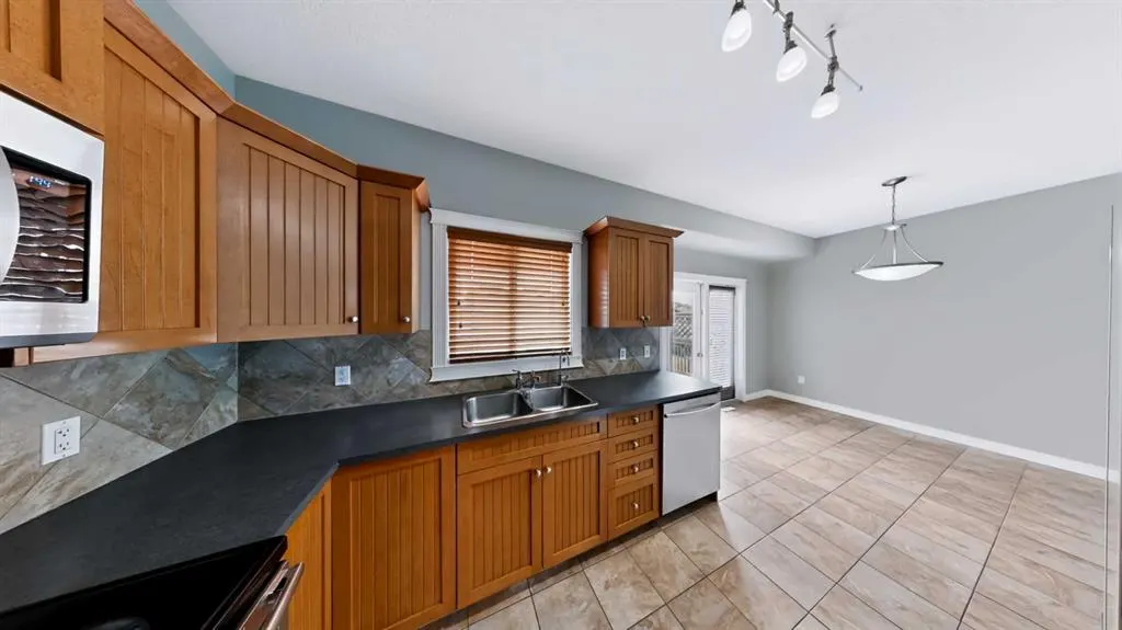 100 Fireweed Crescent