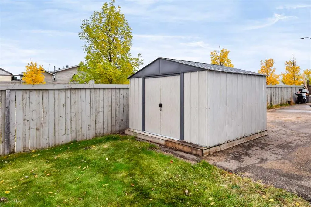 100 Fireweed Crescent