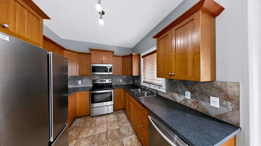 100 Fireweed Crescent