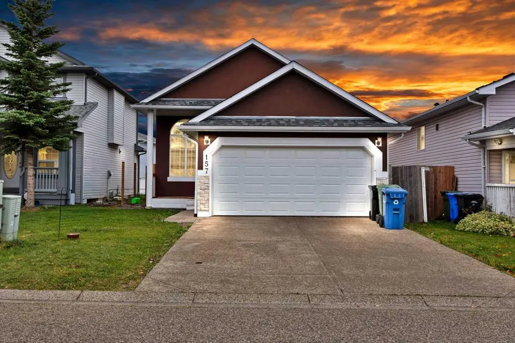 157 Saratoga Close NE
