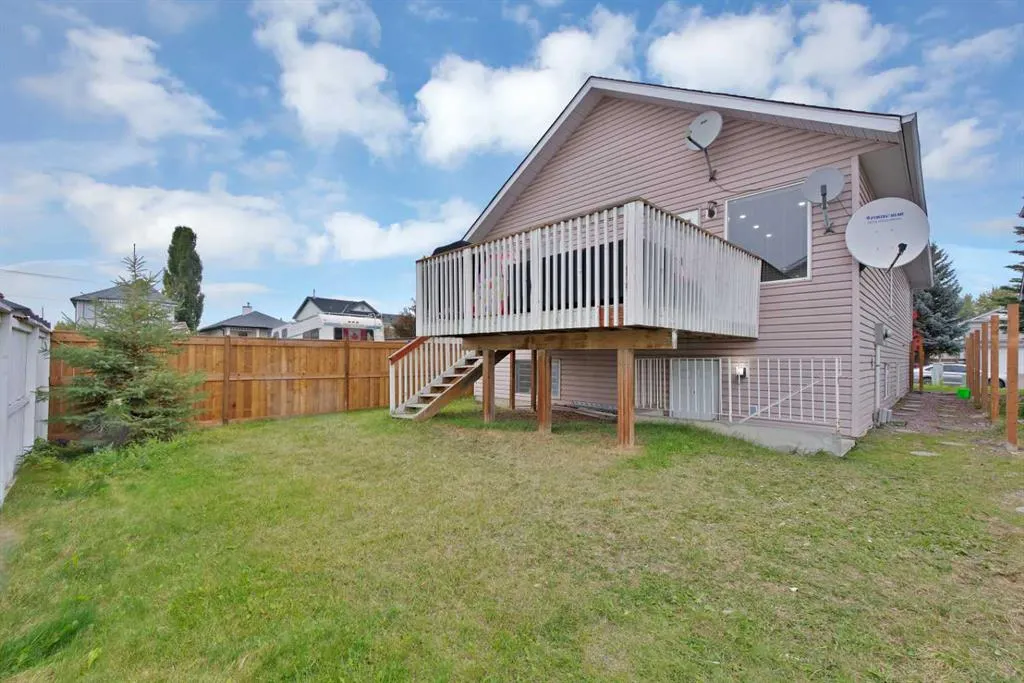 157 Saratoga Close NE