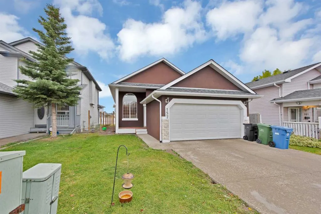 157 Saratoga Close NE