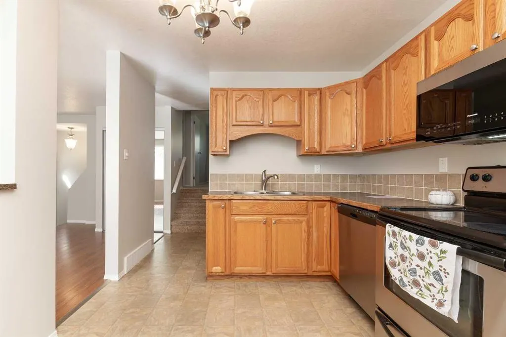 205 Columbia Boulevard W
