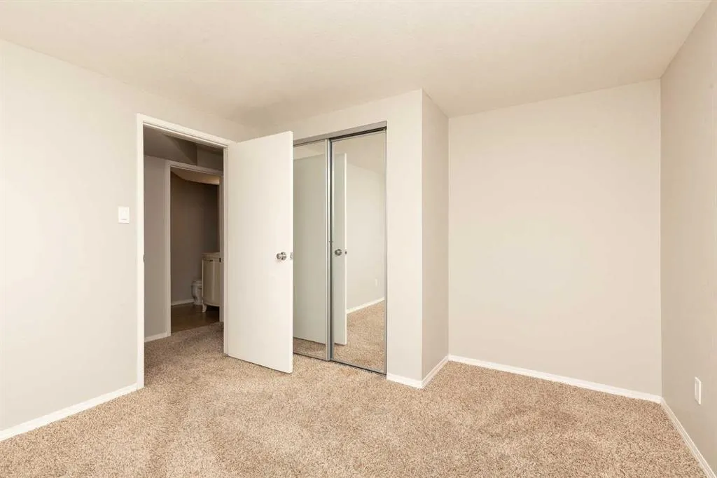 205 Columbia Boulevard W