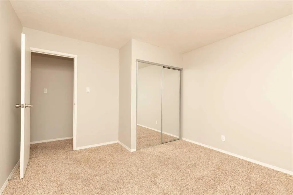 205 Columbia Boulevard W