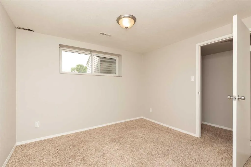 205 Columbia Boulevard W
