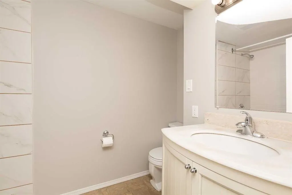 205 Columbia Boulevard W