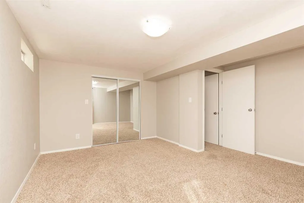 205 Columbia Boulevard W