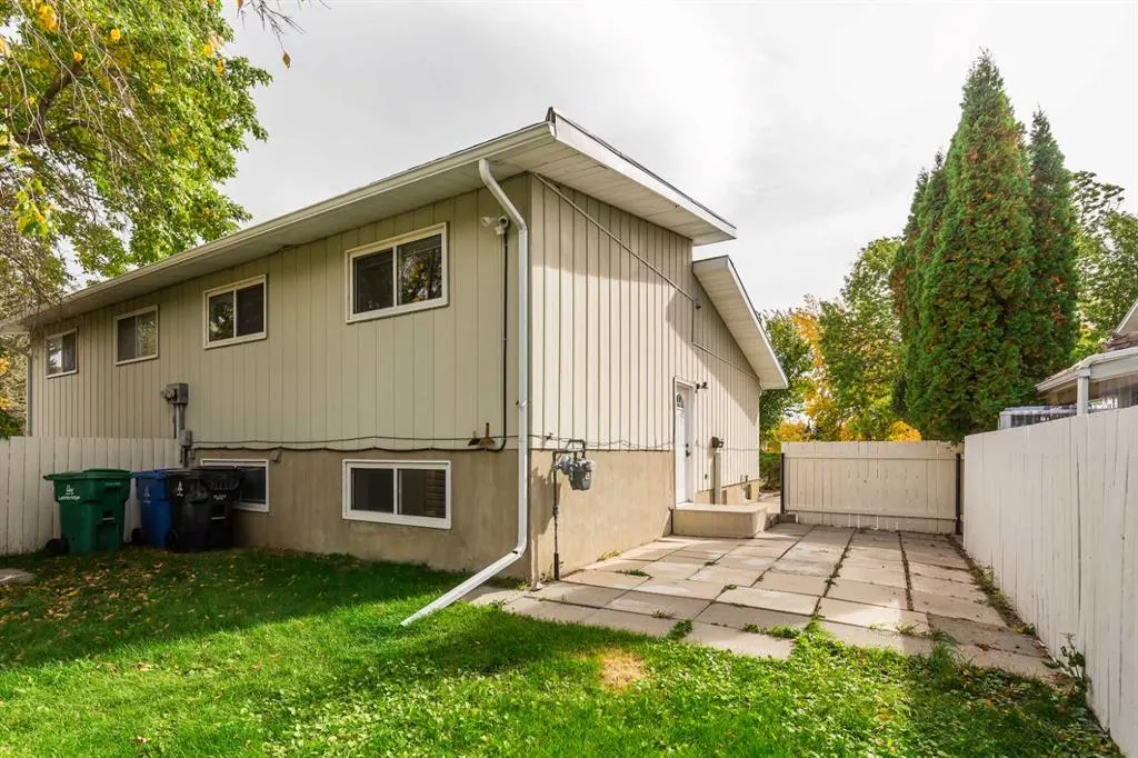 205 Columbia Boulevard W