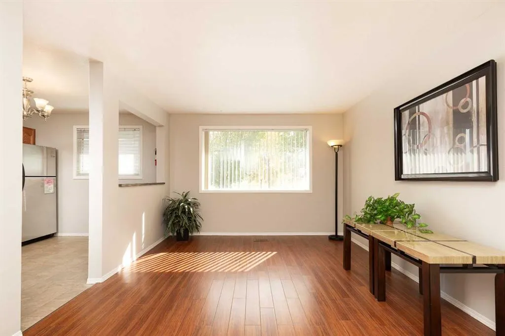 205 Columbia Boulevard W