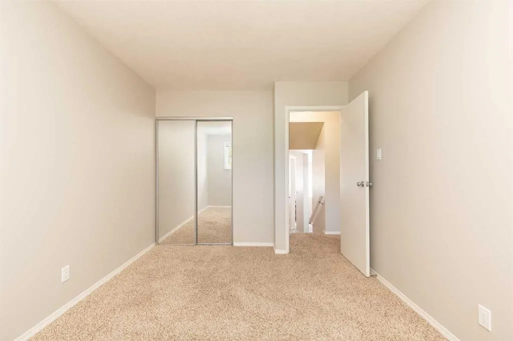 205 Columbia Boulevard W
