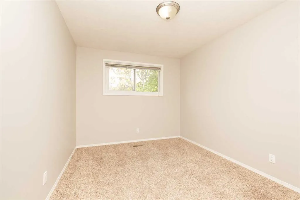 205 Columbia Boulevard W