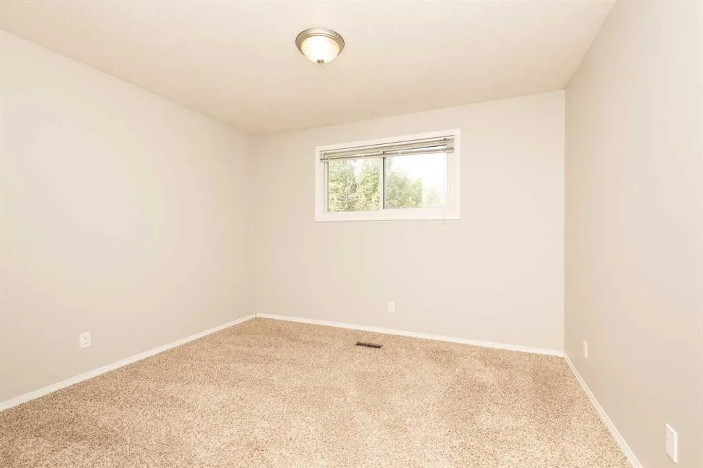 205 Columbia Boulevard W