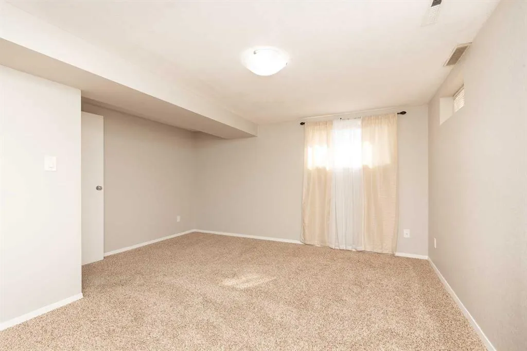 205 Columbia Boulevard W