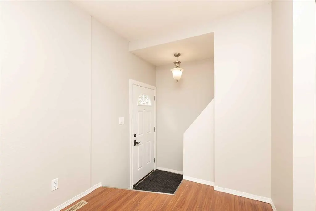 205 Columbia Boulevard W