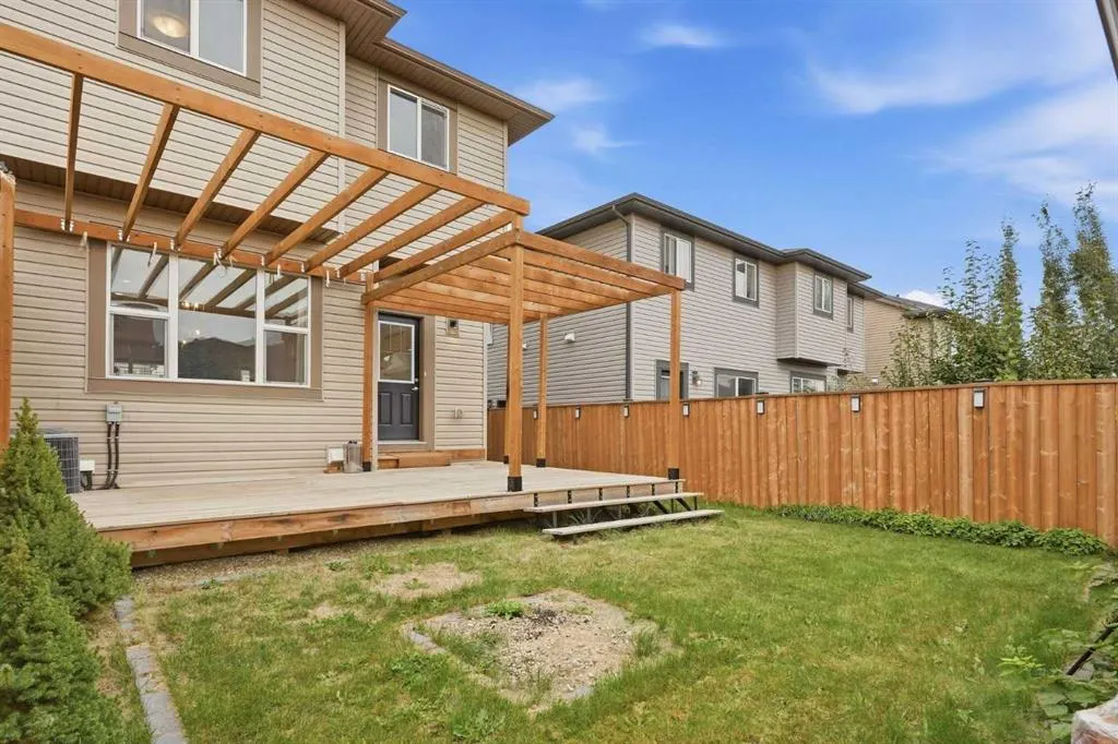 90 Hillcrest Close SW