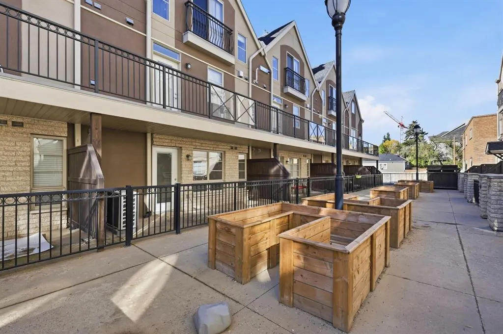 1728 35 Avenue SW #104