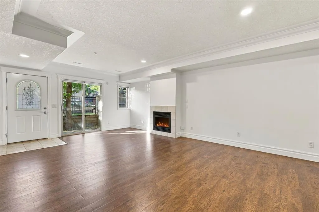1728 35 Avenue SW #104