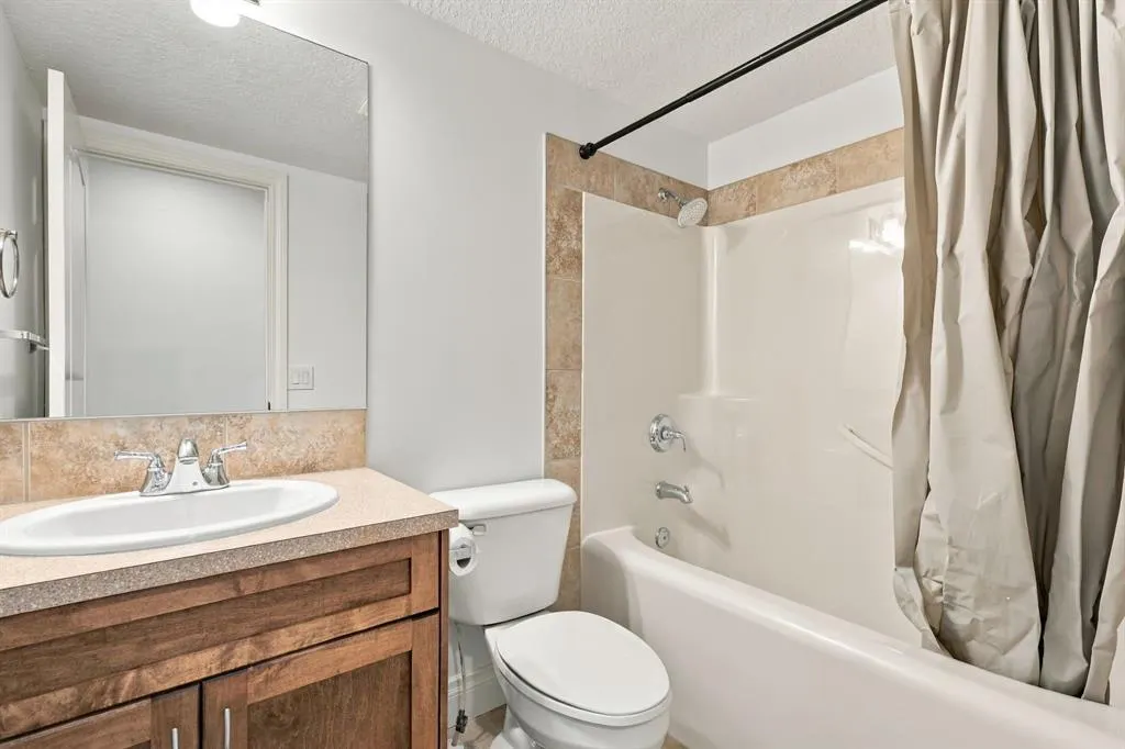 1728 35 Avenue SW #104