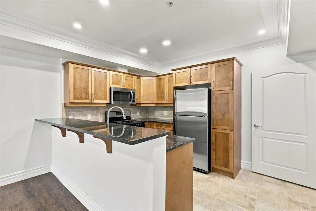 1728 35 Avenue SW #104