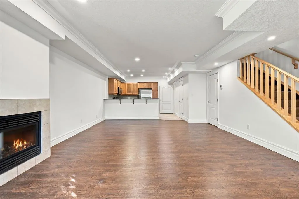 1728 35 Avenue SW #104