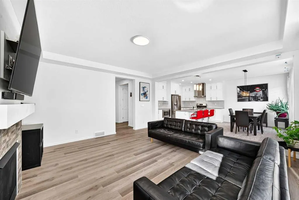 188 Carrington Crescent NW