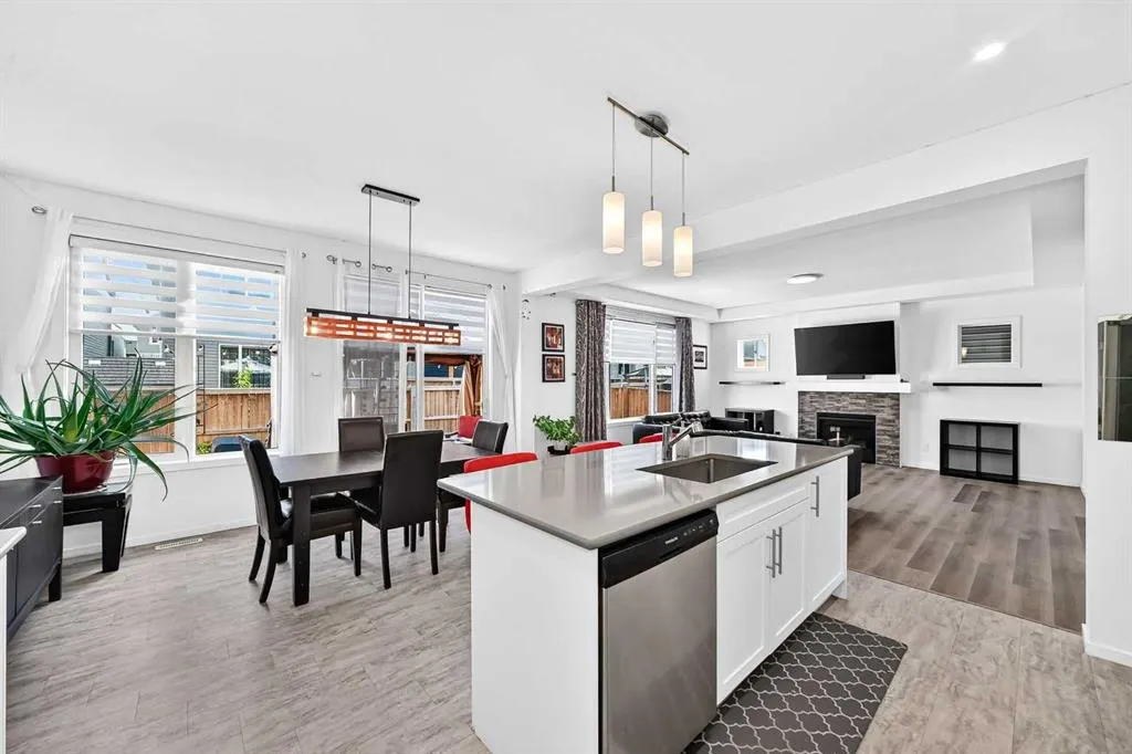 188 Carrington Crescent NW
