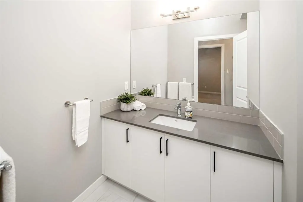 47 Carringvue Passage NW