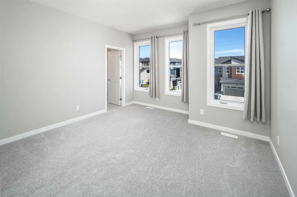 47 Carringvue Passage NW