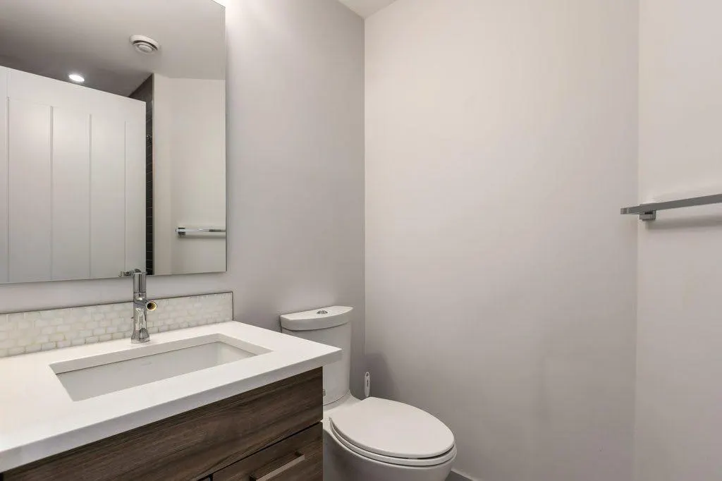1739 36 Avenue SW #2