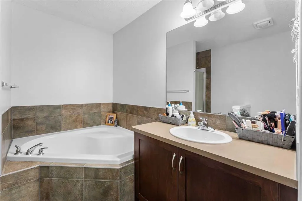 438 Auburn Bay Heights SE