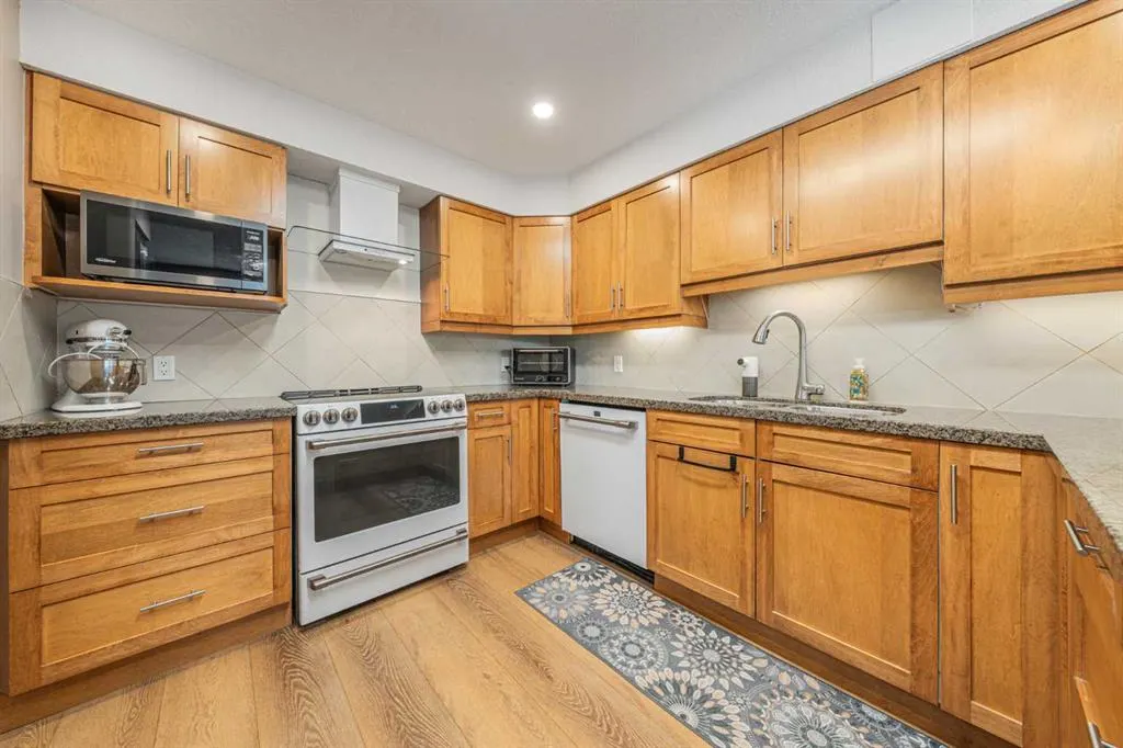 6868 Sierra Morena Boulevard SW #222