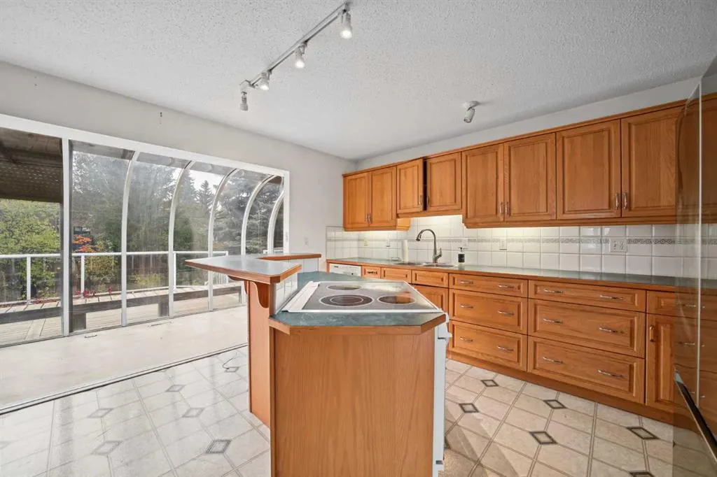 60 Silverview Way NW