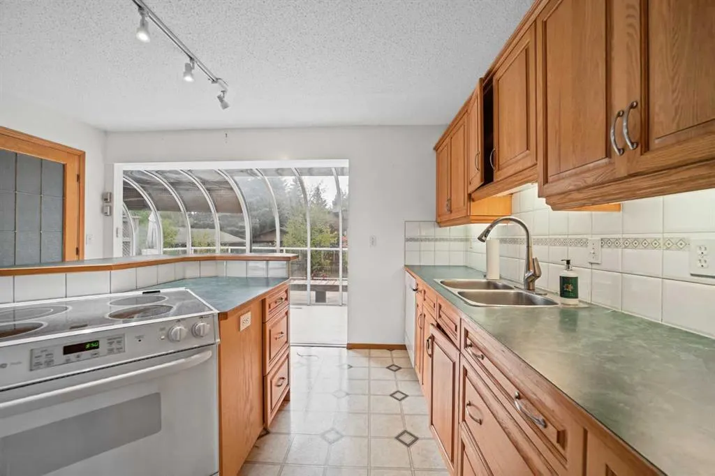 60 Silverview Way NW