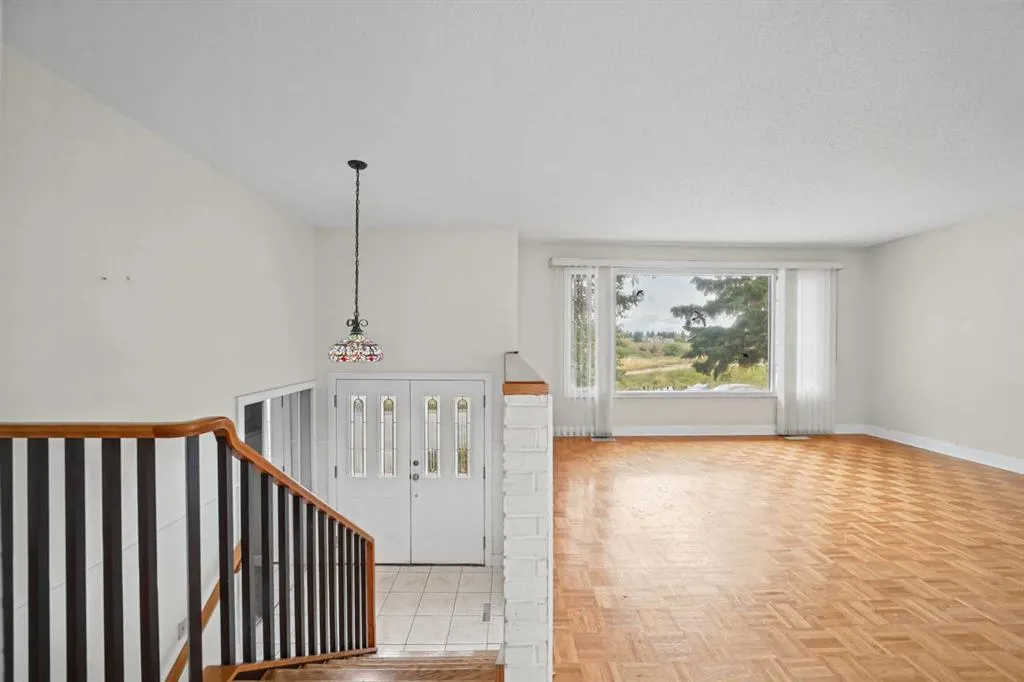 60 Silverview Way NW