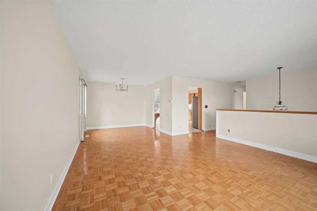60 Silverview Way NW