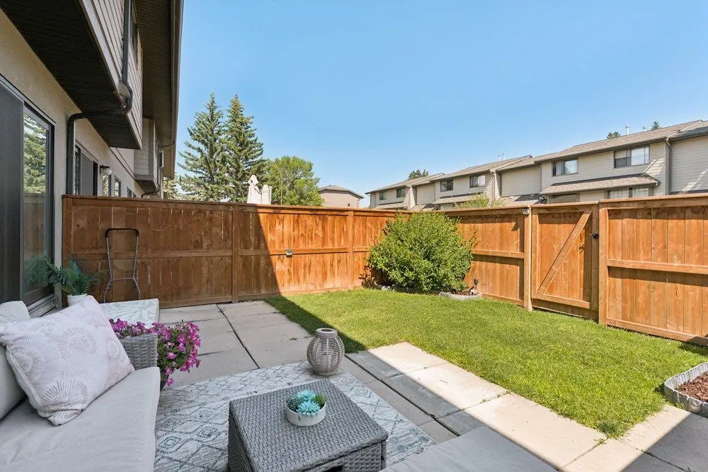 5019 46 Avenue SW #9